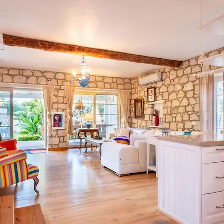 Luxury Duplex W Pool And Garden In Villa *
