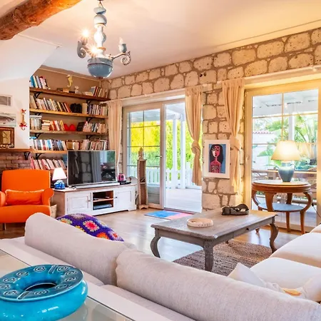 Luxury Duplex W Pool And Garden In Alaçatı